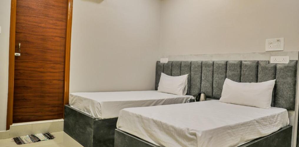 Gundipet Hotel Ceasta, Beside Us Consulate Hyderabad, Gachibowli מראה חיצוני תמונה