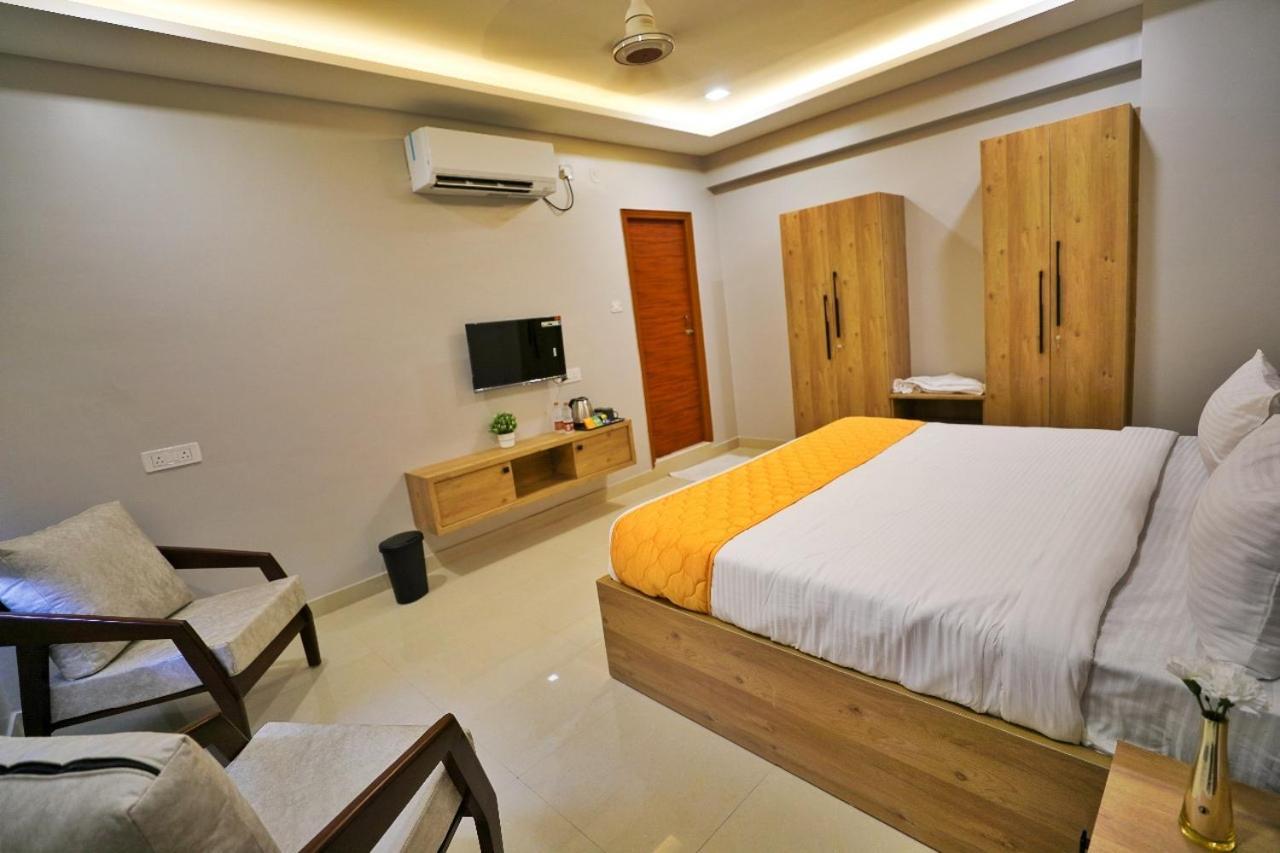 Gundipet Hotel Ceasta, Beside Us Consulate Hyderabad, Gachibowli מראה חיצוני תמונה