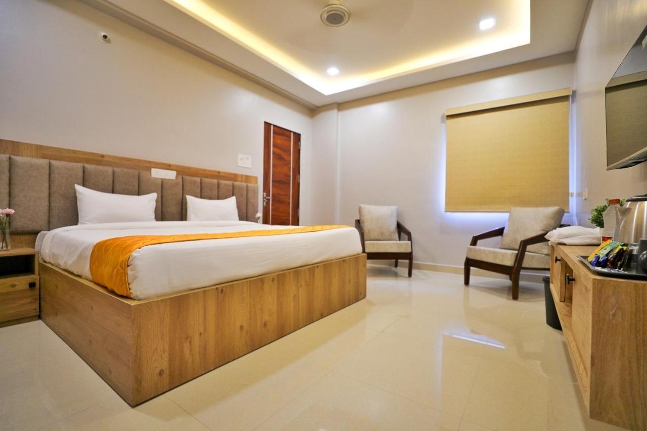 Gundipet Hotel Ceasta, Beside Us Consulate Hyderabad, Gachibowli מראה חיצוני תמונה