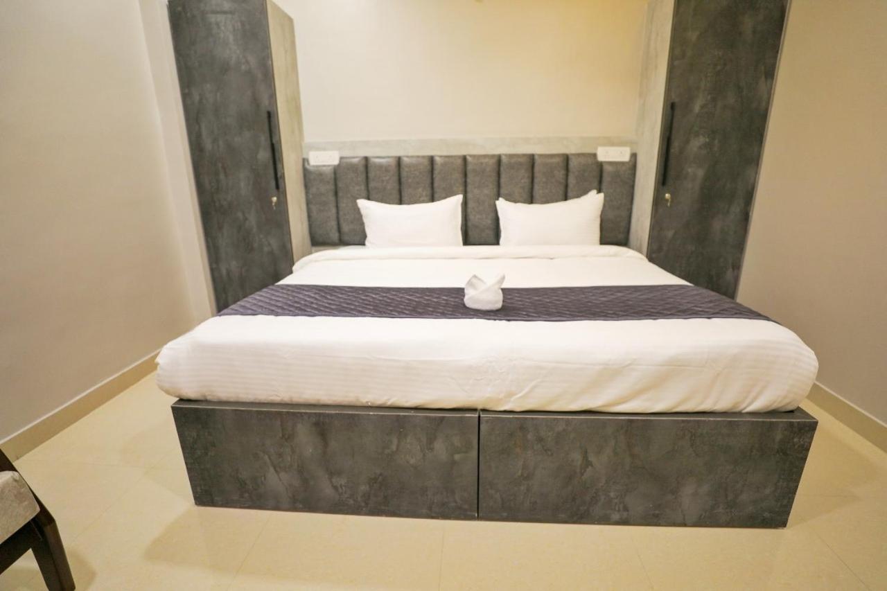 Gundipet Hotel Ceasta, Beside Us Consulate Hyderabad, Gachibowli מראה חיצוני תמונה