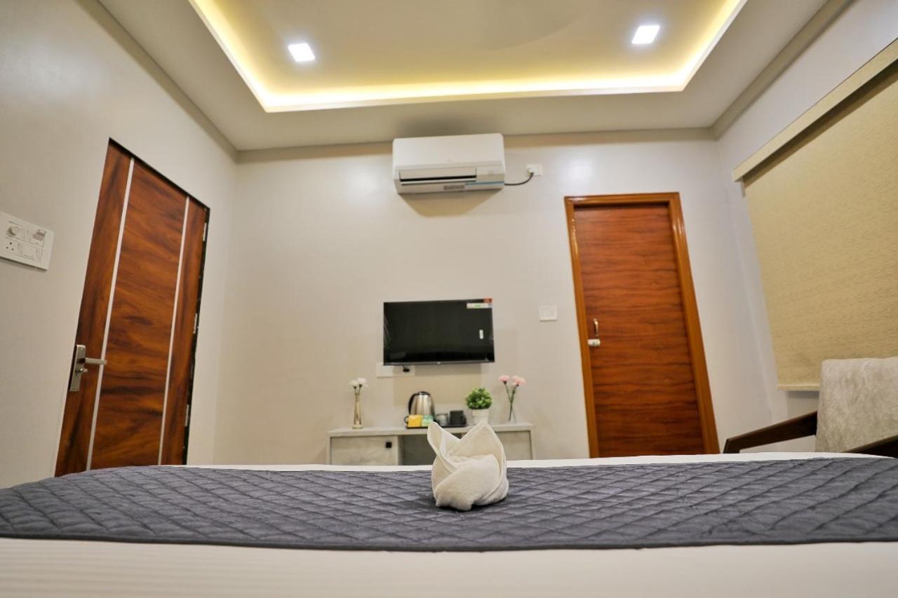 Gundipet Hotel Ceasta, Beside Us Consulate Hyderabad, Gachibowli מראה חיצוני תמונה