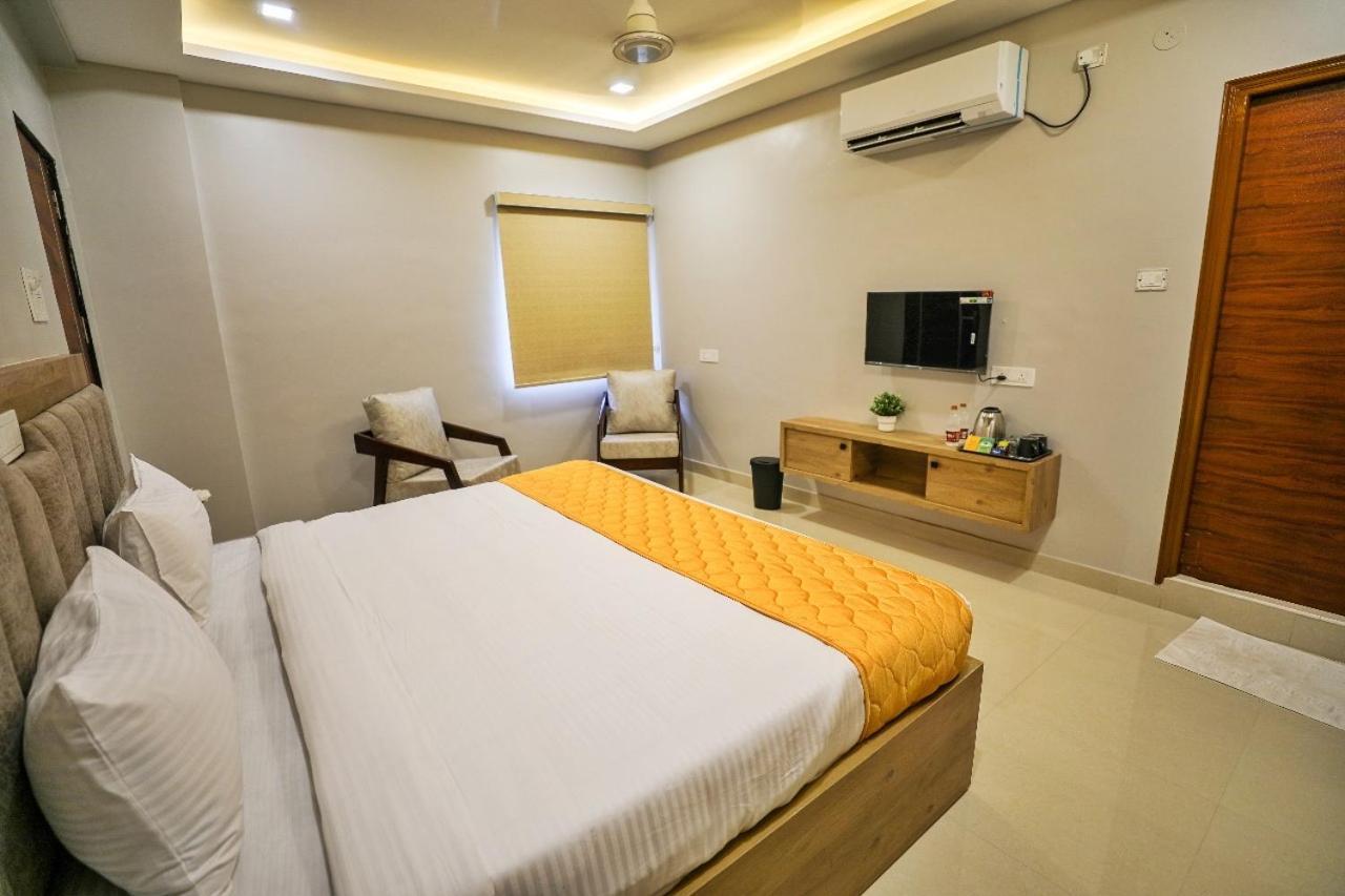 Gundipet Hotel Ceasta, Beside Us Consulate Hyderabad, Gachibowli מראה חיצוני תמונה
