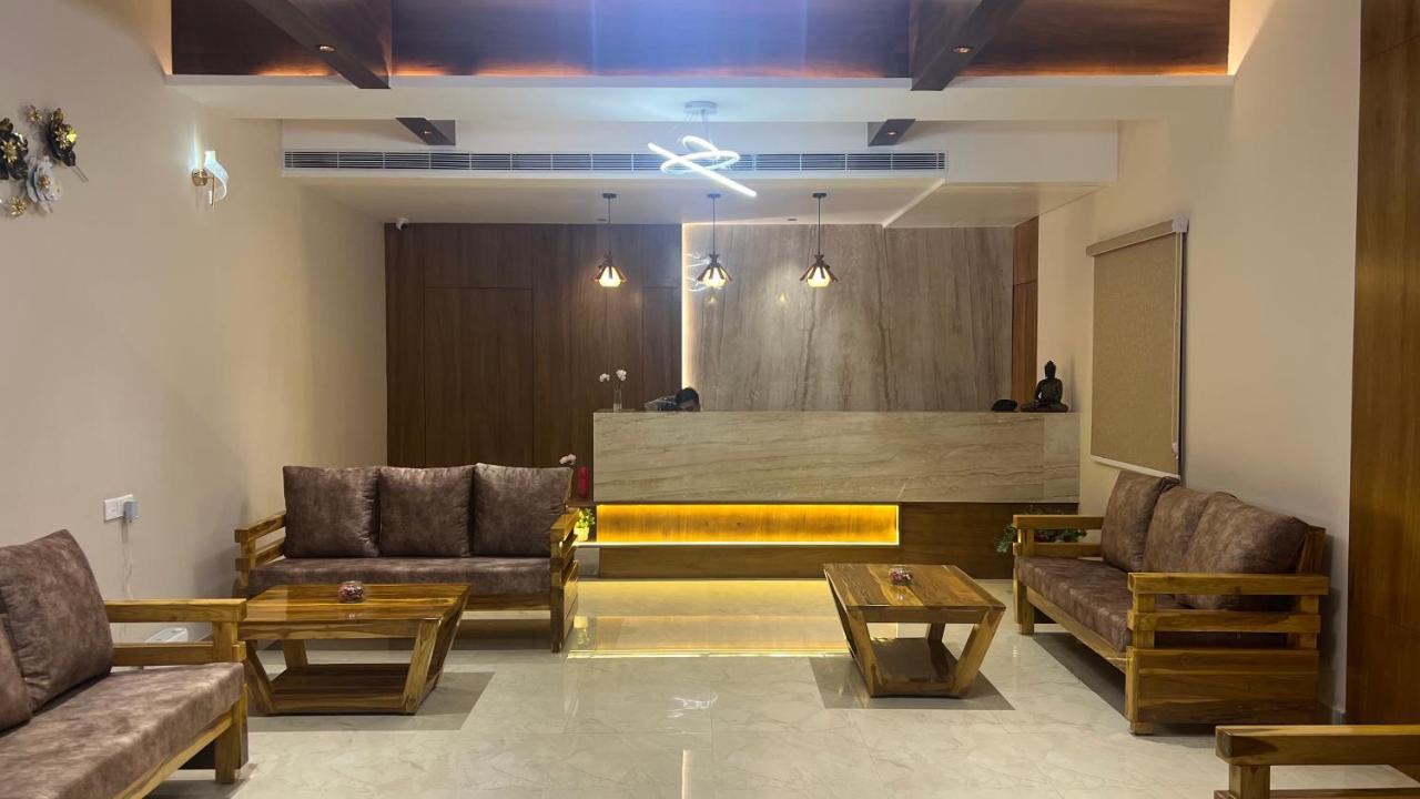 Gundipet Hotel Ceasta, Beside Us Consulate Hyderabad, Gachibowli מראה חיצוני תמונה