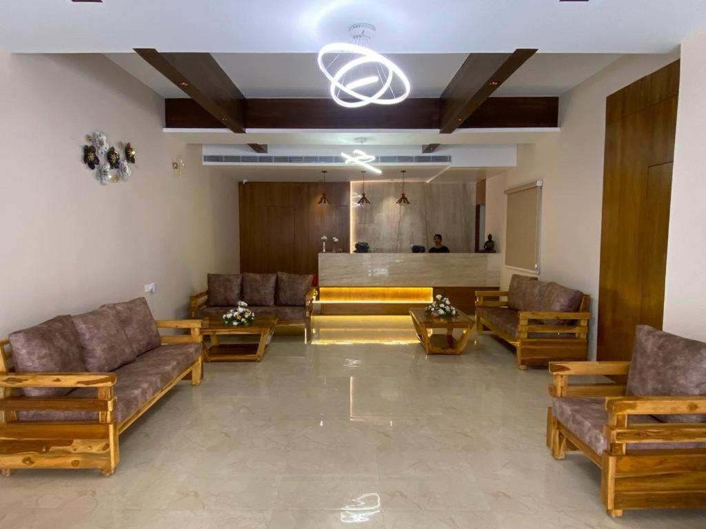 Gundipet Hotel Ceasta, Beside Us Consulate Hyderabad, Gachibowli מראה חיצוני תמונה