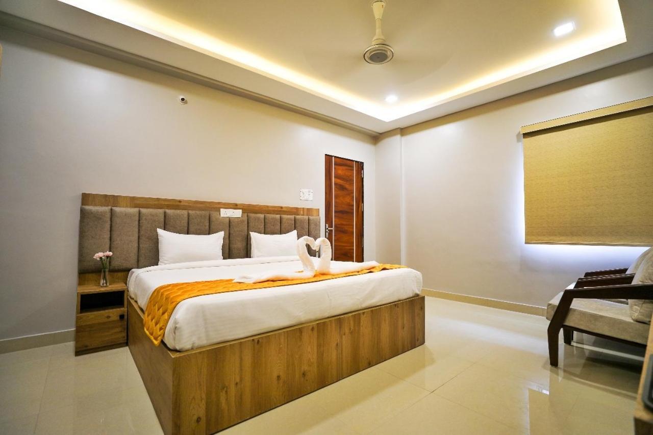 Gundipet Hotel Ceasta, Beside Us Consulate Hyderabad, Gachibowli מראה חיצוני תמונה