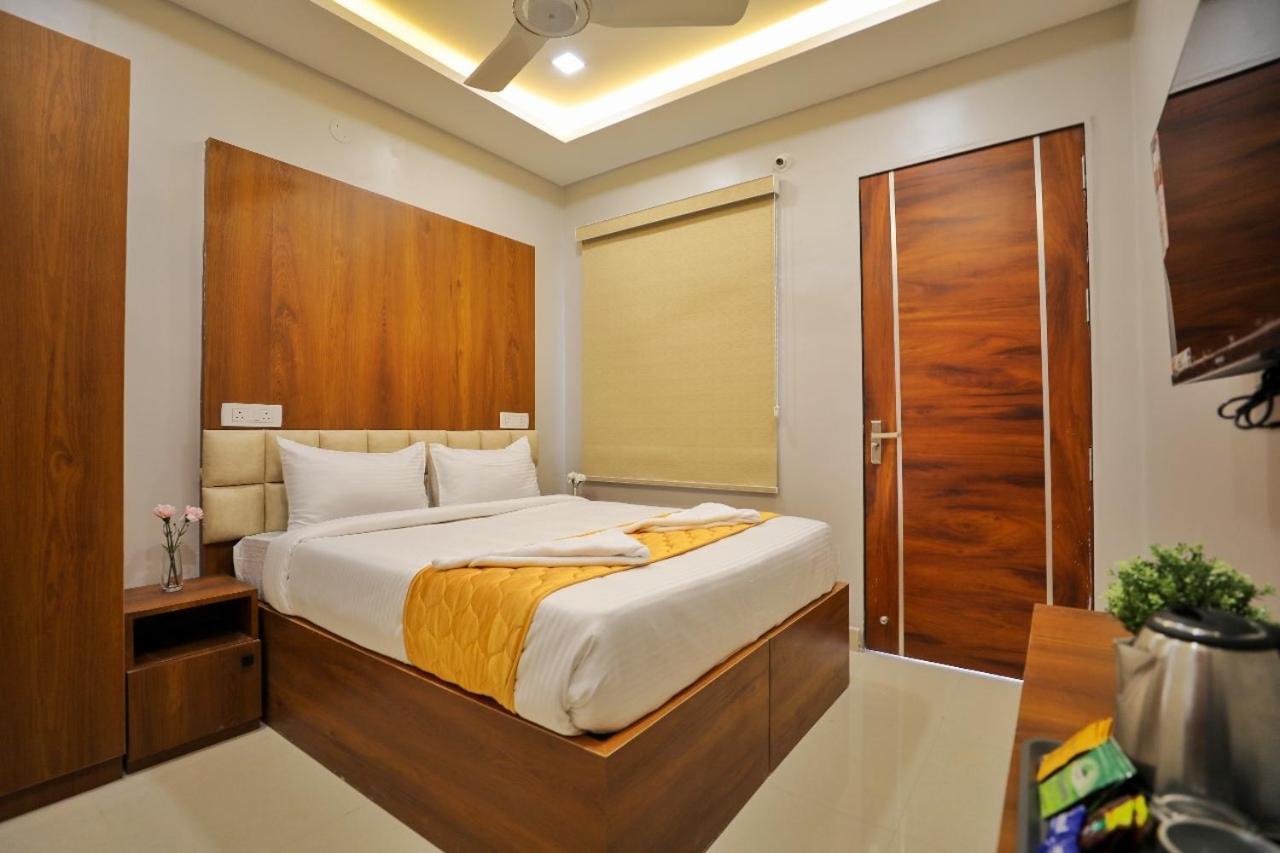 Gundipet Hotel Ceasta, Beside Us Consulate Hyderabad, Gachibowli מראה חיצוני תמונה