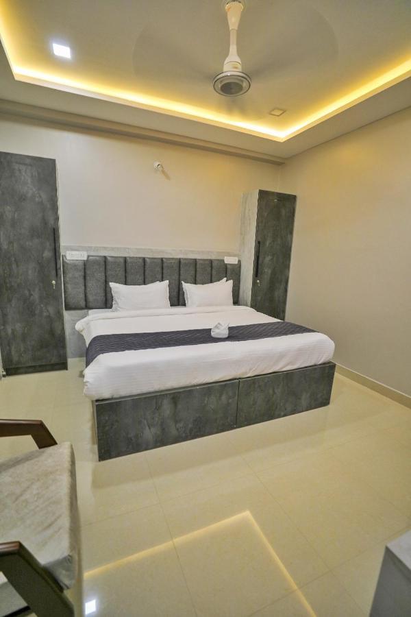 Gundipet Hotel Ceasta, Beside Us Consulate Hyderabad, Gachibowli מראה חיצוני תמונה