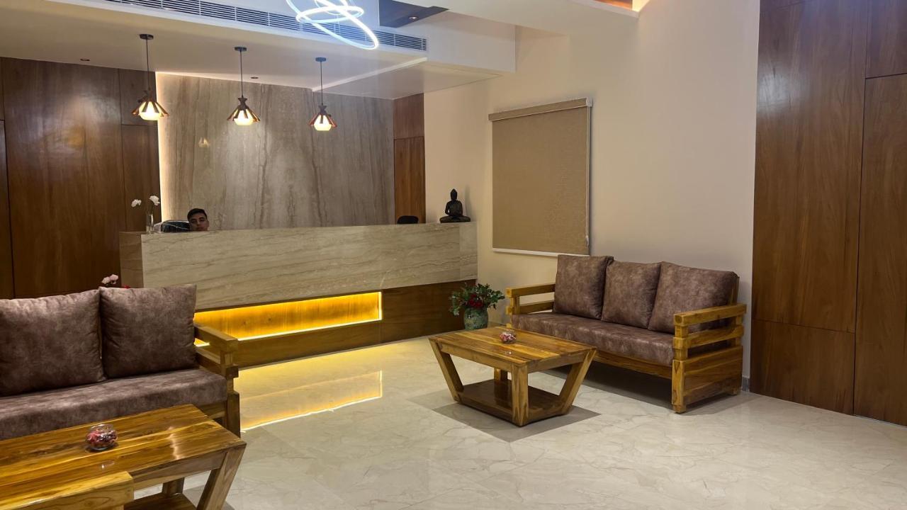Gundipet Hotel Ceasta, Beside Us Consulate Hyderabad, Gachibowli מראה חיצוני תמונה