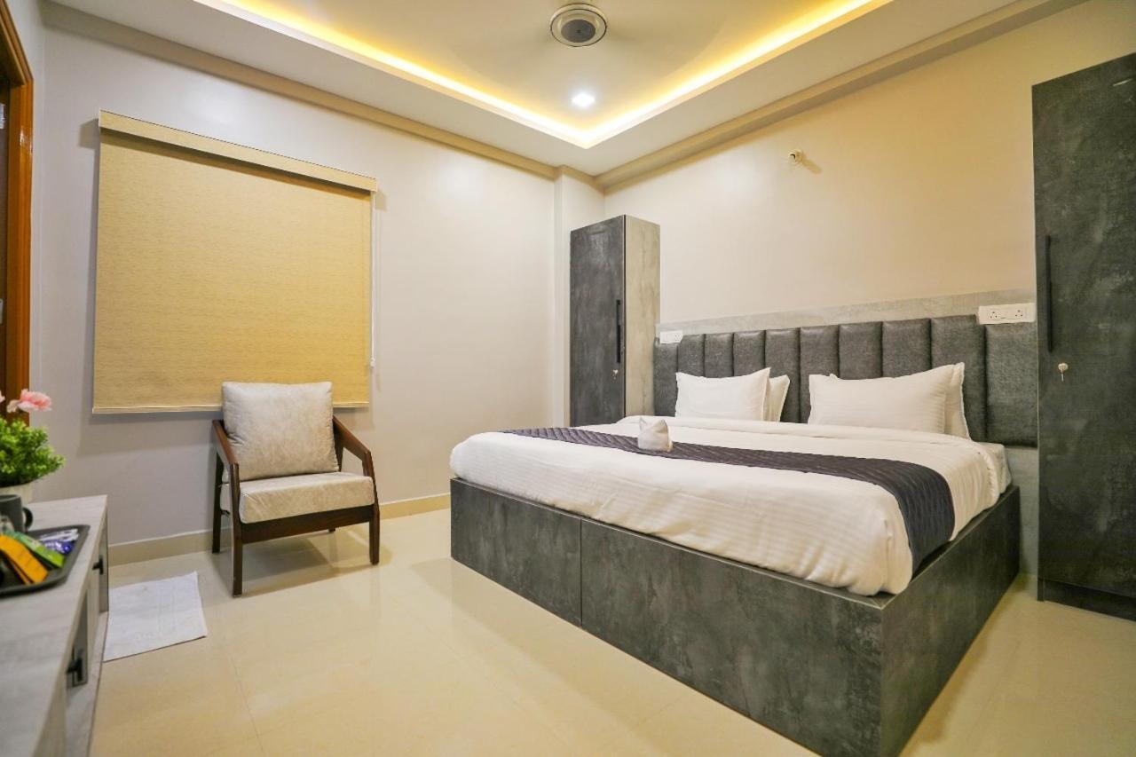 Gundipet Hotel Ceasta, Beside Us Consulate Hyderabad, Gachibowli מראה חיצוני תמונה
