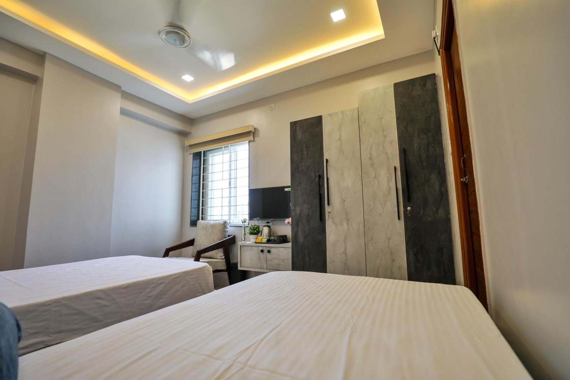 Gundipet Hotel Ceasta, Beside Us Consulate Hyderabad, Gachibowli מראה חיצוני תמונה